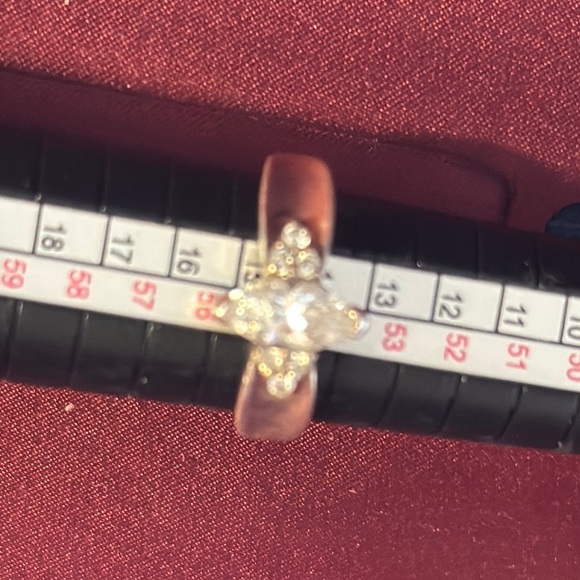 Elegant Silver Ring with Clear Stones - Picture 3 of 8